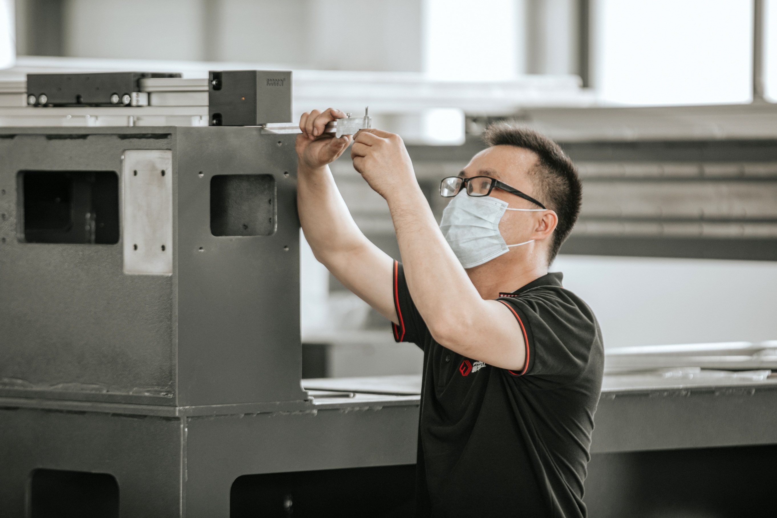 工業(yè)級(jí)3D打印機(jī)：從設(shè)備選型到生產(chǎn)部署的全流程技術(shù)指南